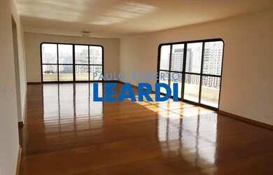 Imagem: O apartamento na cobertura possui 5 Dormitórios, 5 Banheiros