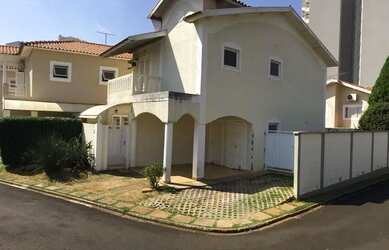 Imagem: A casa em condomínio possui 3 Dormitórios e está localizado