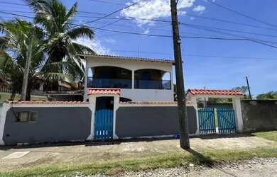 Imagem: A casa possui 5 Dormitórios, 3 Banheiros, 3 Vagas na garagem