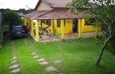 Imagem: A casa possui 3 Dormitórios, 2 Banheiros, 4 Vagas na garagem