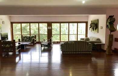 Imagem: A casa em condomínio à venda possui 5 Dormitórios, 4 Banheiros