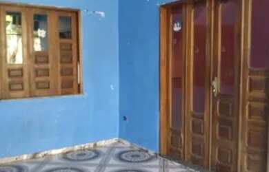 Imagem: A casa possui 1 Dormitório, 1 Banheiro, 1 Vaga na garagem e