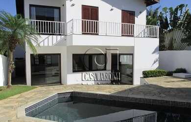 Imagem: A casa em condomínio possui 5 Dormitórios, 5 Banheiros, 3