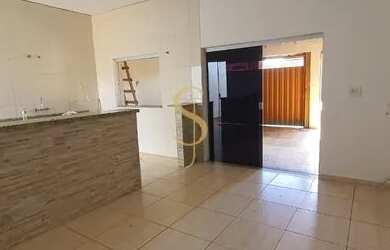 Imagem: A casa possui 2 Dormitórios, 2 Banheiros, 2 Vagas na garagem