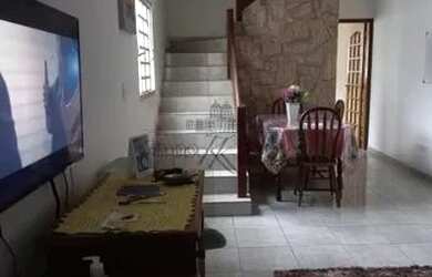 Imagem: A casa possui 4 Dormitórios, 3 Banheiros, 2 Vagas na garagem