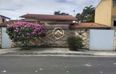 Imagem: A casa possui 5 Dormitórios, 3 Banheiros, 3 Vagas na garagem