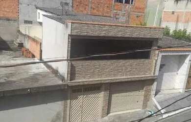 Imagem: A casa possui 3 Dormitórios, 2 Banheiros, 1 Vaga na garagem