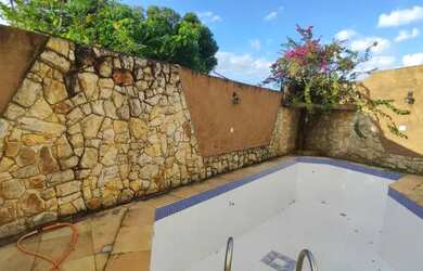 Imagem: A casa possui 5 Dormitórios, 5 Banheiros, 5 Vagas na garagem