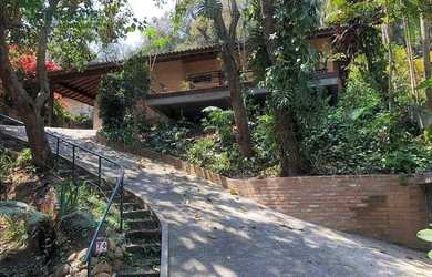 Imagem: A casa em condomínio possui 3 Dormitórios, 4 Banheiros, 4