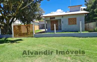 Imagem: A casa possui 3 Dormitórios, 2 Banheiros, 480m² de Área e