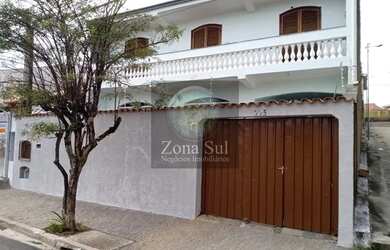 Imagem: A casa possui 3 Dormitórios, 3 Banheiros, 3 Vagas na garagem