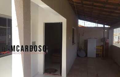 Imagem: A casa possui 3 Dormitórios, 1 Banheiro, 4 Vagas na garagem