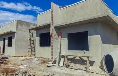 Imagem: A casa possui 2 Dormitórios, 2 Banheiros, 2 Vagas na garagem