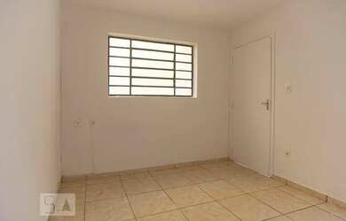 Imagem: A casa possui 1 Dormitório, 1 Banheiro, 42m² de Área e está