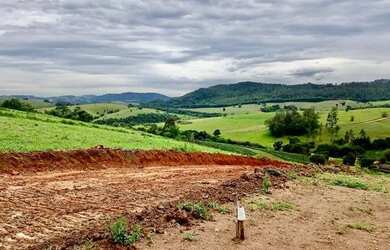 Imagem: O terreno possui 500m² de Área e está localizado em Vila