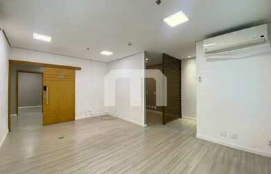 Imagem: O depósito possui 1 Vaga na garagem e 34m² de Área e está