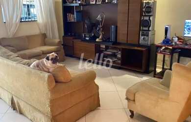 Imagem: A casa possui 3 Dormitórios, 3 Banheiros, 4 Vagas na garagem