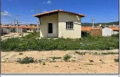 Imagem: A casa possui 2 Dormitórios, 1 Banheiro, 1 Vaga na garagem