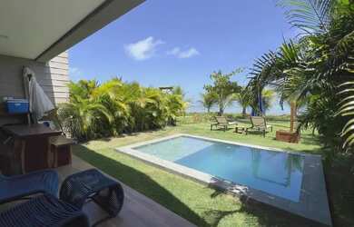 Imagem: A casa possui 3 Dormitórios, 4 Banheiros, 2 Vagas na garagem