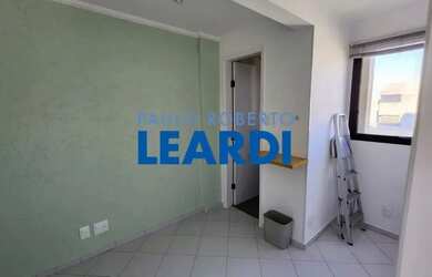 Imagem: O depósito possui 1 Vaga na garagem, 33m² de Área e está