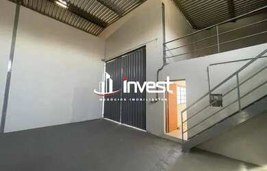 Imagem: O depósito possui 3 Vagas na garagem, 200m² de Área e está