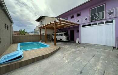 Imagem: A casa à venda possui 3 Dormitórios, 4 Banheiros, 4 Vagas