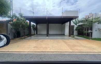 Imagem: A casa possui 3 Dormitórios, 4 Banheiros, 3 Vagas na garagem