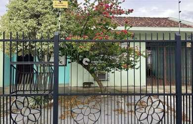 Imagem: A casa possui 3 Dormitórios, 1 Banheiro, 1 Vaga na garagem