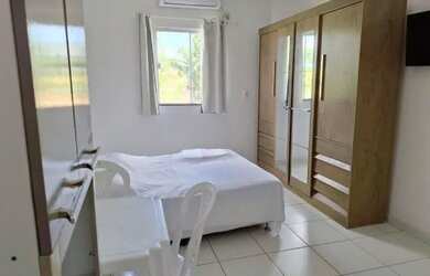 Imagem: O quarto possui 1 Dormitório, Acomodam 2 pessoas, 1 Vaga na