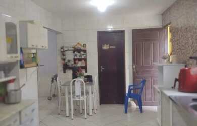 Imagem 6: Casa na Cohab. Churrasqueira, Varanda, 200m² de Áreae2 Vagas na garagem