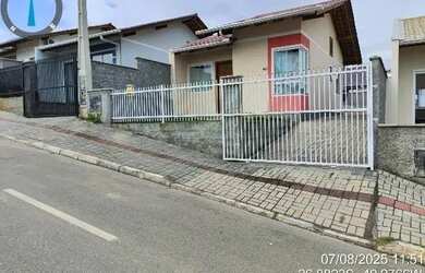 Imagem: A casa possui 2 Dormitórios, 1 Banheiro, 180m² de Área e