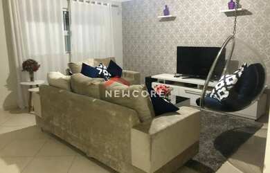 Imagem: A casa possui 3 Dormitórios, 4 Banheiros, 2 Vagas na garagem