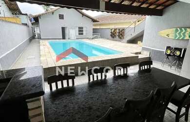 Imagem: A casa possui 4 Dormitórios, 3 Banheiros, 5 Vagas na garagem