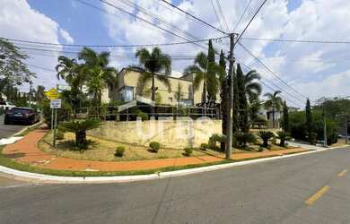 Imagem: A casa possui 4 Dormitórios, 5 Banheiros, 5 Vagas na garagem