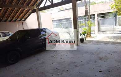 Imagem: A casa possui 3 Dormitórios, 2 Banheiros, 5 Vagas na garagem