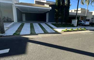 Imagem: A casa em condomínio possui 3 Dormitórios, 5 Banheiros, 2