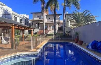 Imagem: A casa em condomínio possui 3 Dormitórios, 4 Banheiros, 4