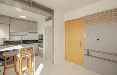 Imagem: O apartamento possui 1 Dormitório, 1 Banheiro, 1 Vaga na garagem