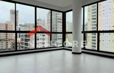 Imagem: O apartamento possui 4 Dormitórios, 5 Banheiros, 3 Vagas na