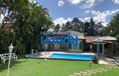 Imagem: A casa possui 5 Dormitórios, 5 Banheiros, 5 Vagas na garagem