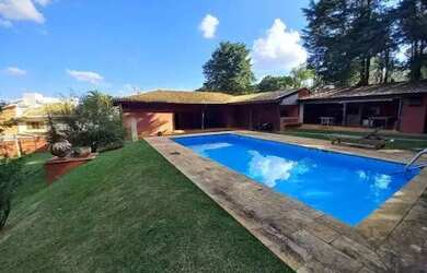 Imagem: A casa em condomínio possui 4 Dormitórios, 3 Banheiros, 5