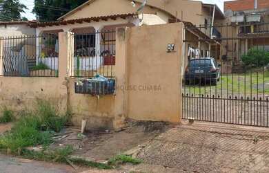 Imagem: A casa possui 4 Dormitórios, 4 Banheiros, 4 Vagas na garagem