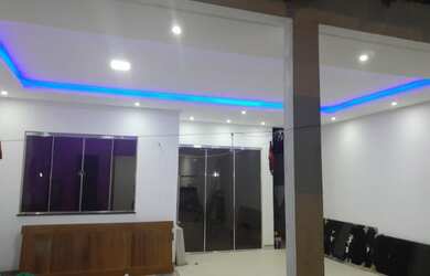 Imagem: A casa possui 3 Dormitórios, 2 Banheiros, 2 Vagas na garagem