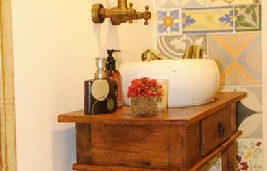 Imagem: A casa possui 3 Dormitórios, 2 Banheiros, 2 Vagas na garagem