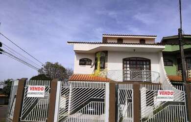 Imagem: A casa possui 3 Dormitórios, 3 Banheiros, 5 Vagas na garagem