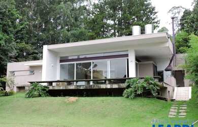 Imagem: A casa em condomínio possui 3 Dormitórios, 5 Banheiros, 4