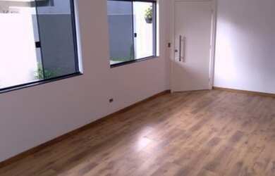 Imagem: A casa possui 3 Dormitórios, 4 Banheiros, 2 Vagas na garagem