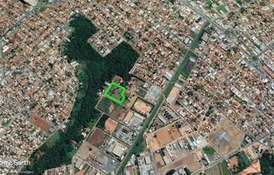 Imagem: O terreno possui 11000m² de Área e está localizado em Senador