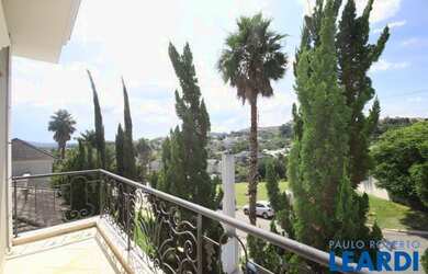 Imagem: A casa em condomínio possui 5 Dormitórios, 5 Banheiros, 5