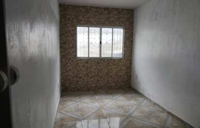 Imagem: A casa possui 3 Dormitórios, 2 Banheiros, 1 Vaga na garagem